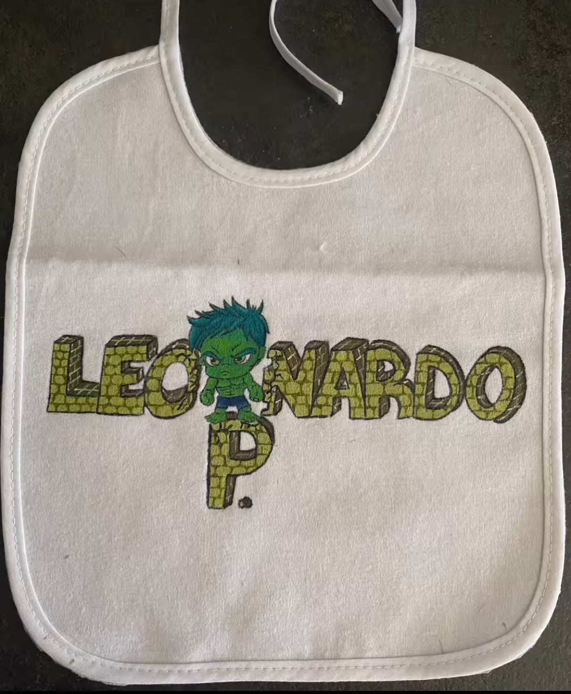 Bavaglini Personalizzati – Dipinti a Mano con il Nome del Tuo Bambino