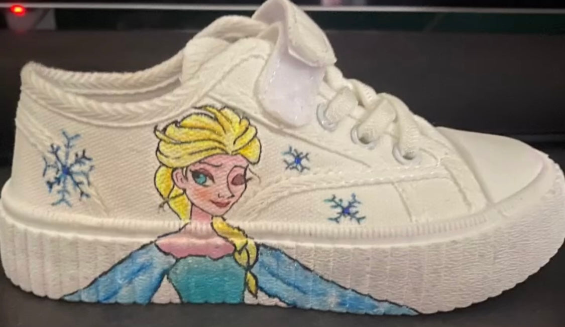 ❄️ SCARPE CUSTOM FROZEN – Magia e Stile per Piccole Regine