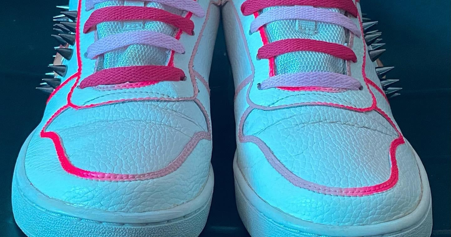 BARBIE NEON PUNK – Scarpe Custom Rosa Fluo & Borchie