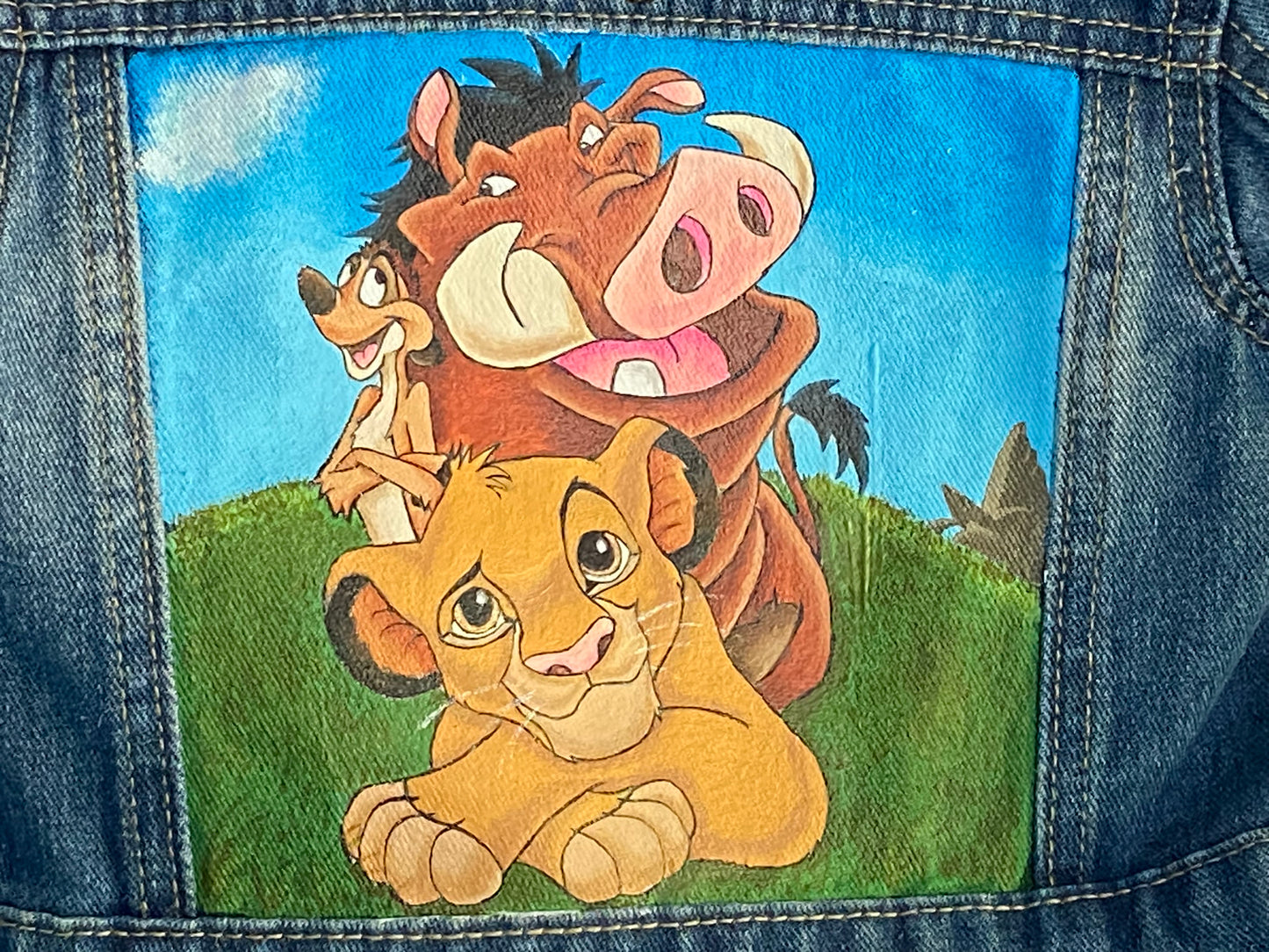 Giacca di Jeans “Il Re Leone” – Personalizza la Tua Avventura con Simba, Pumbaa e Timon